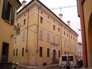 Via Porto - Mantova - Installazione centraline elettriche per eliminare umidità di risalita nei muri
