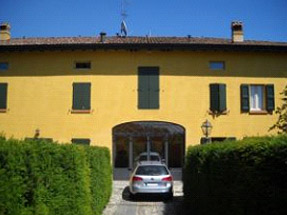 Modena - Installazione centraline elettriche per eliminare umidità di risalita in villa con giardino
